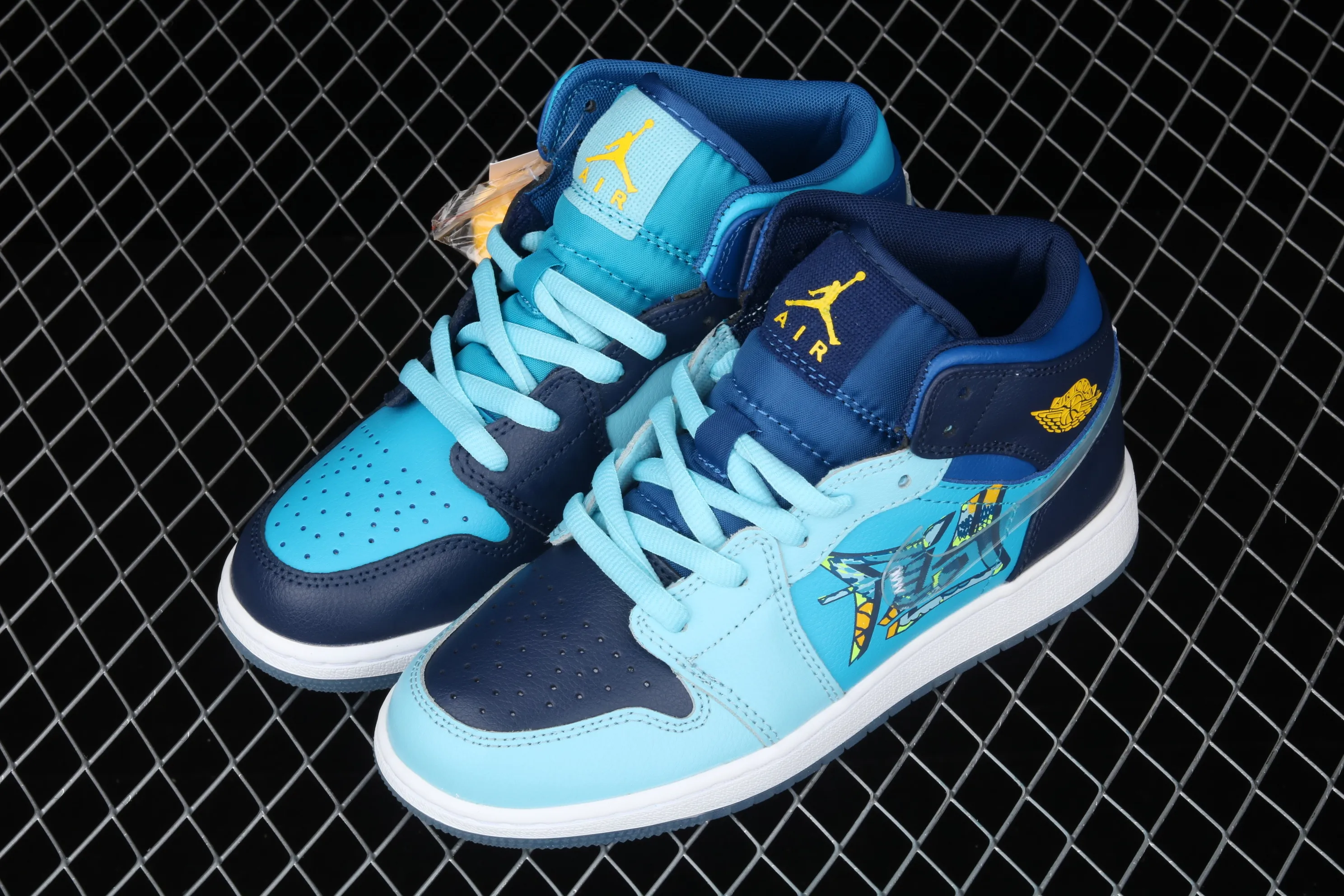 All categories Air Jordan Jordan series basketball shoes Air Jordan 1 Mid Air Jordan 1 Mid GS "FLY Blue" AJ1 Joe 1 Zhongbang "Ice Blue Mandarin Duck Oil Painting" BV7446-400